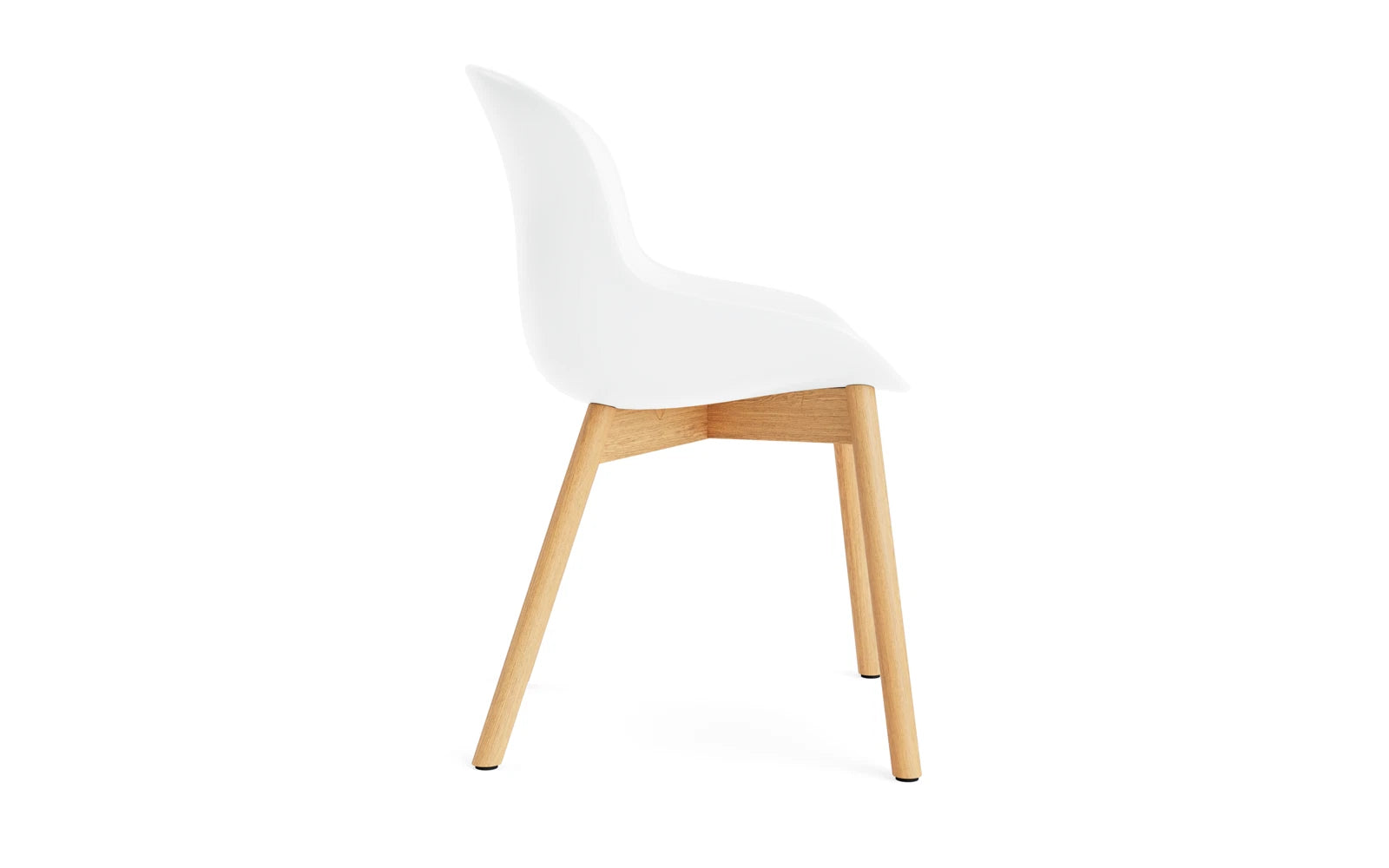 Entdecken Sie den Hyg Stuhl Eiche Weiss von Normann Copenhagen – ein elegantes Design, das Komfort und skandinavische Gemütlichkeit vereint.