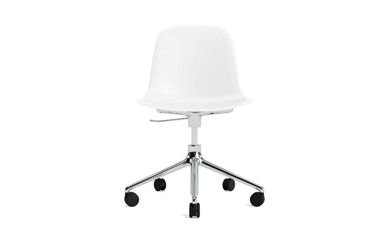 Eleganter Drehstuhl von Normann Copenhagen, mit geschwungener Schale und Rollen, perfekt für komfortables Arbeiten in modernen Büros.