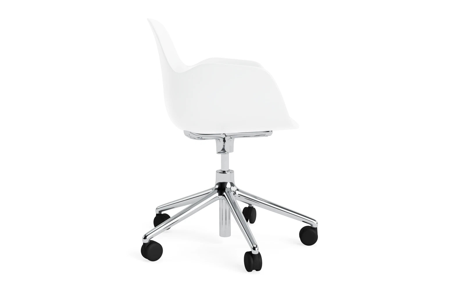 Moderner Drehstuhl mit Armlehnen von Normann Copenhagen, perfekt für komfortables Arbeiten im Büro. Stilvolles Design und praktische Rollen.