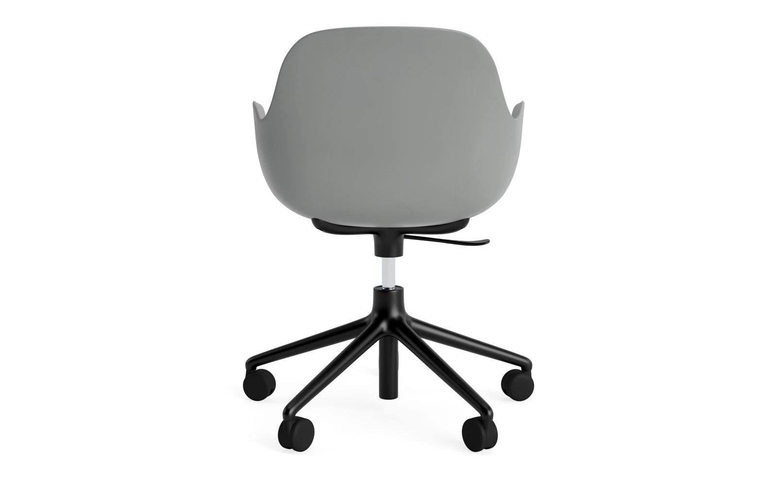 Eleganter Drehstuhl mit Armlehnen und Rollen von Normann Copenhagen, vereint modernes Design und hohen Sitzkomfort für jedes Büro.