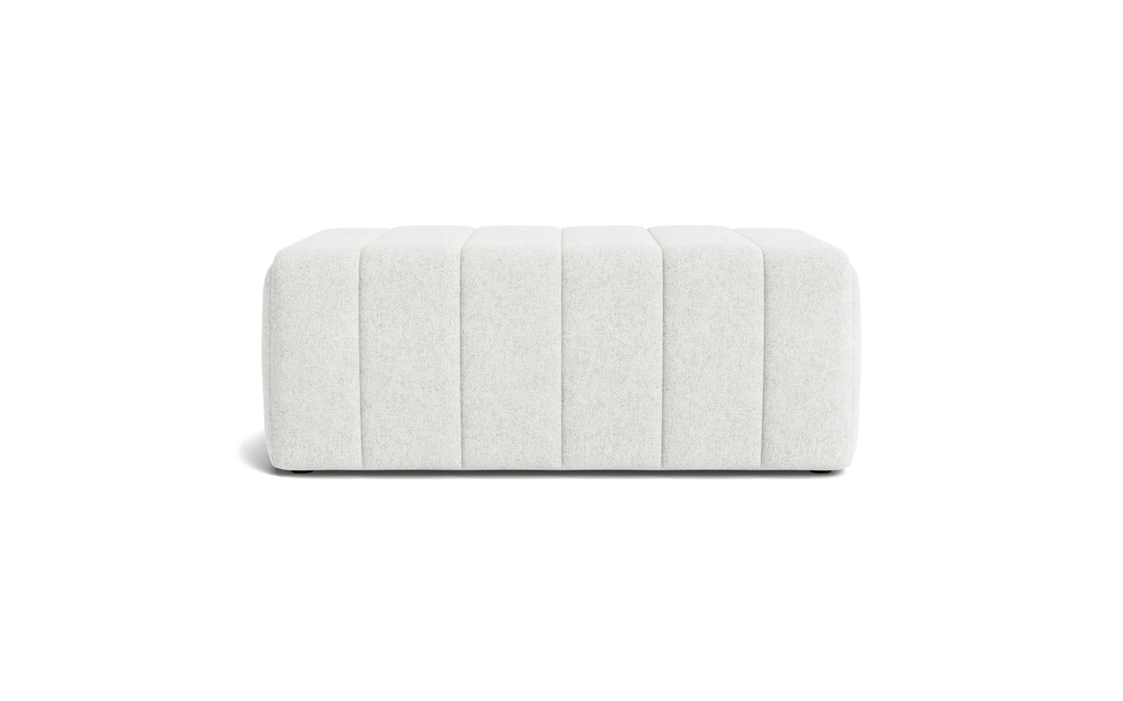 Entdecken Sie den Scene Pouf Gross Hallingdal von Normann Copenhagen – ein elegantes Möbelstück, das Komfort und modernes Design vereint.