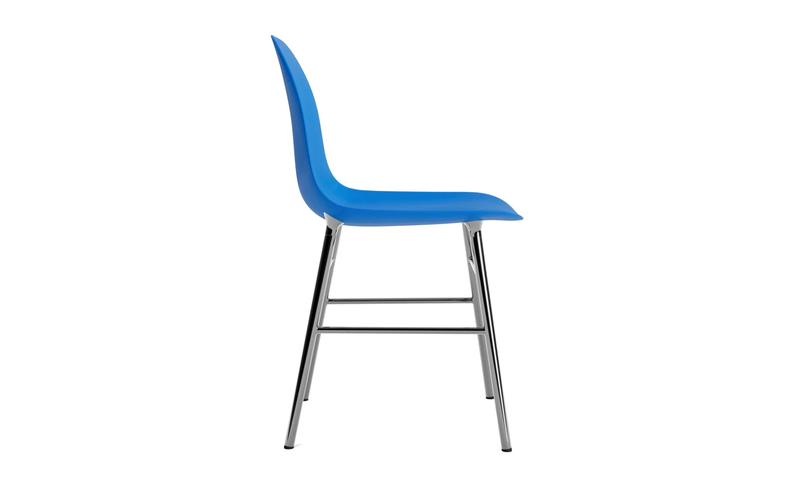 Moderner Form Stuhl in lebhaftem Blau mit schimmerndem Chrom, perfekt für trendbewusste Einrichtung und kreative Akzente.