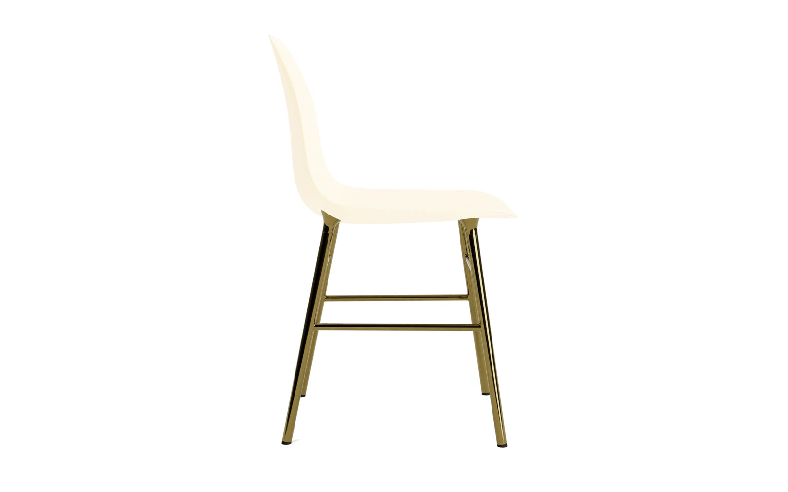 Eleganter Form Stuhl in zartem Creme, ausgestattet mit hochwertigen Messingbeinen, perfekt für zeitgemäße Inneneinrichtungen.