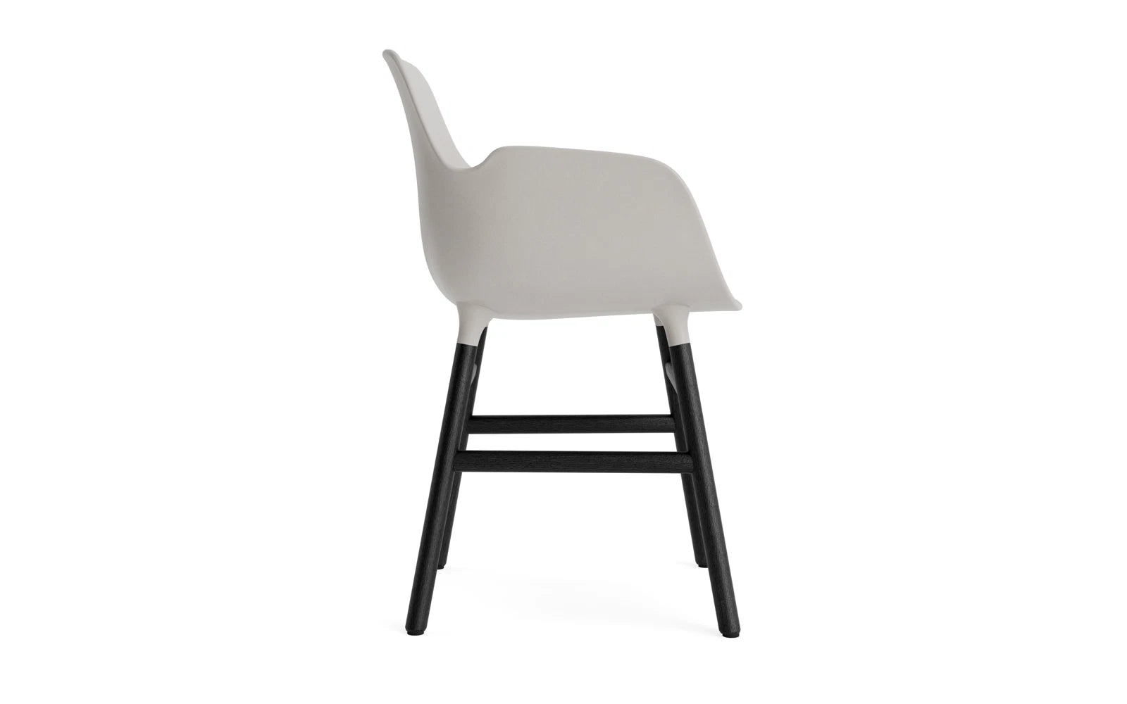 Entdecken Sie den Form Lehnstuhl in elegantem Grau/Schwarz von Normann Copenhagen – ein zeitloses Möbelstück für jeden Raum.