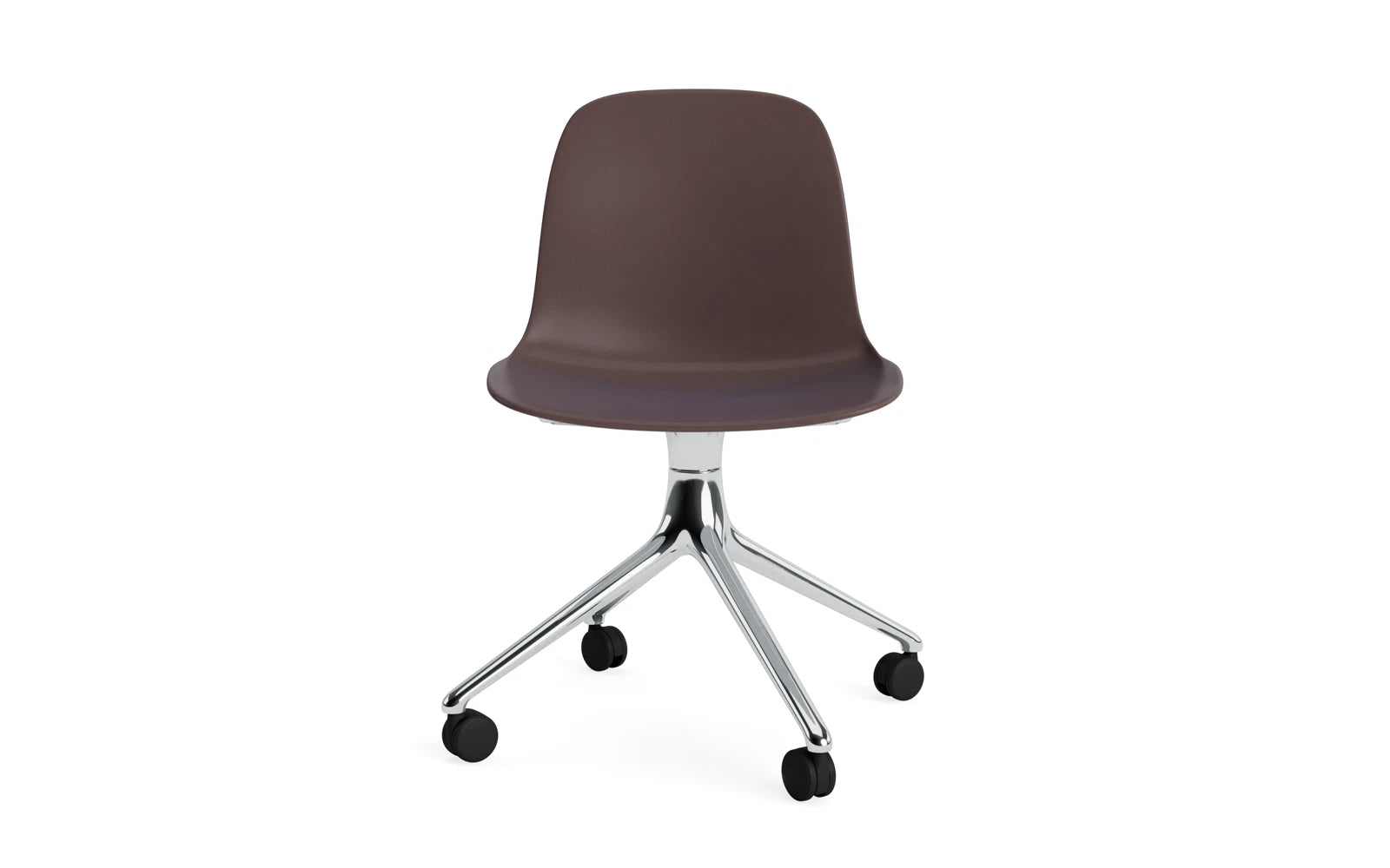 Erleben Sie den Form Drehstuhl 4W von Normann Copenhagen – ein stilvoller, vielseitiger Stuhl mit Aluminiumgestell und brauner Sitzschale, ideal für moderne Räume.