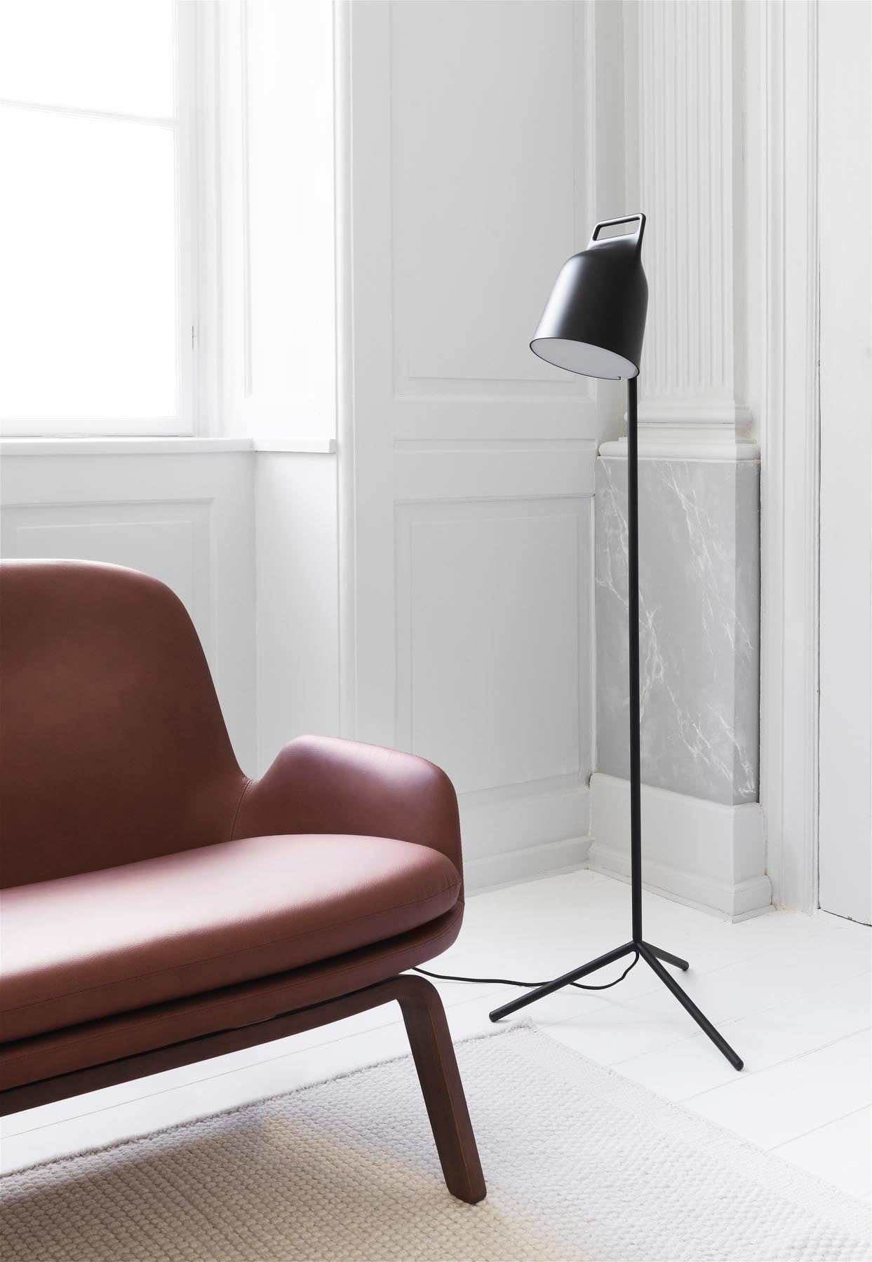 Erleben Sie das Era Sofa Eiche Remix von Normann Copenhagen – ein elegantes, langlebiges Sofa, das Stil und Komfort in Ihr Zuhause bringt.