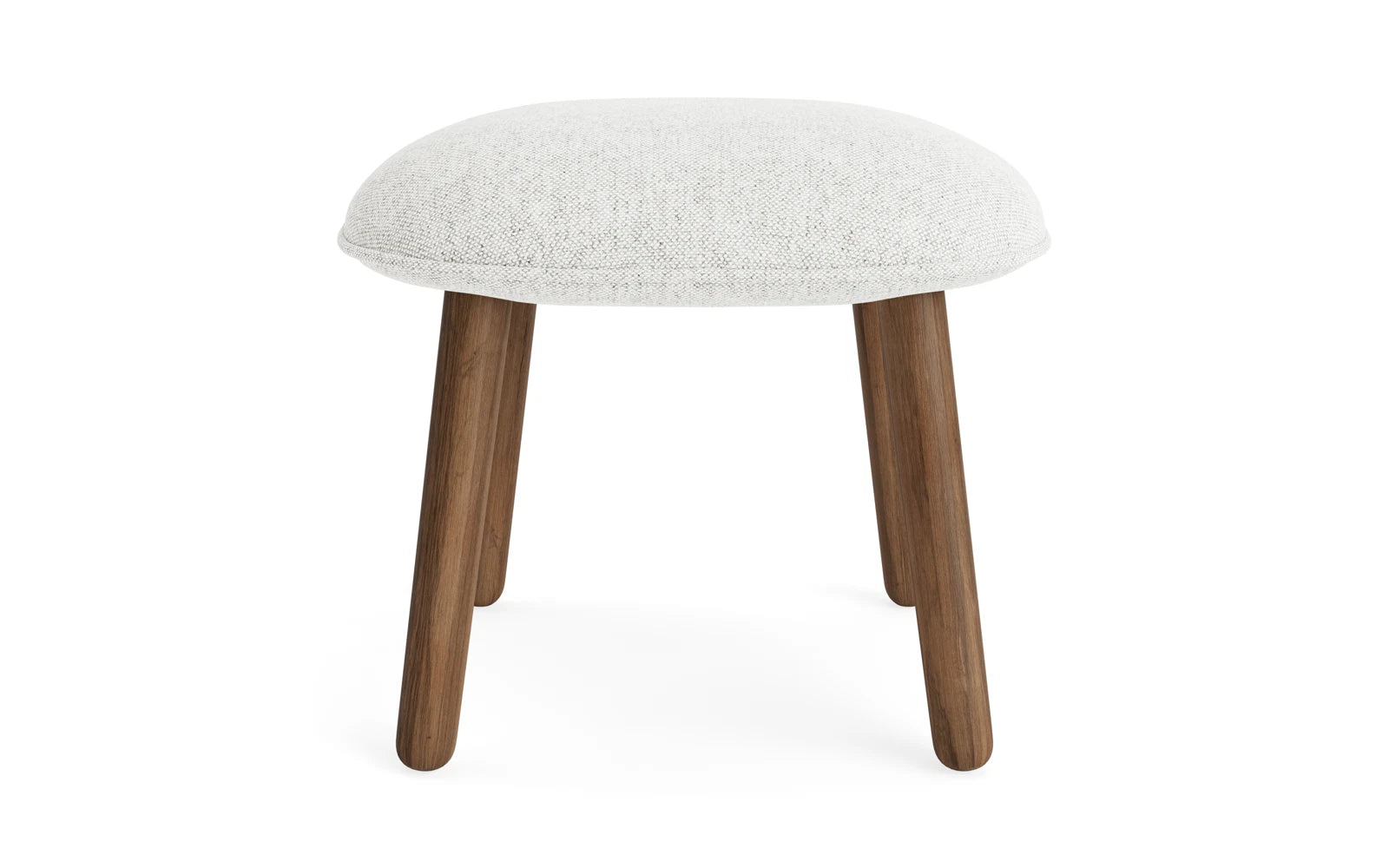Ace Fusshocker in gebeizter Eiche von Normann Copenhagen – stilvoller Ottoman mit zeitgemäßem Design und gemütlicher Sitzfläche.