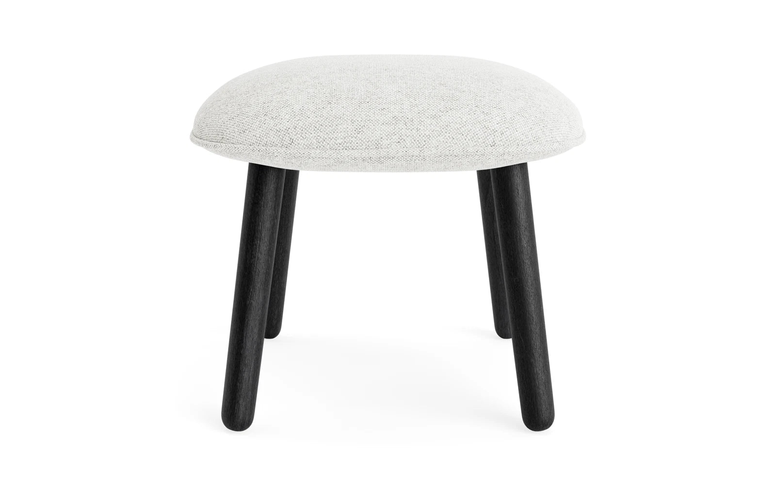 Eleganter Ace Fusshocker aus schwarzer Eiche, gepolstert mit Hallingdal-Stoff – ideal für stilvolle Akzente in jedem Raum.