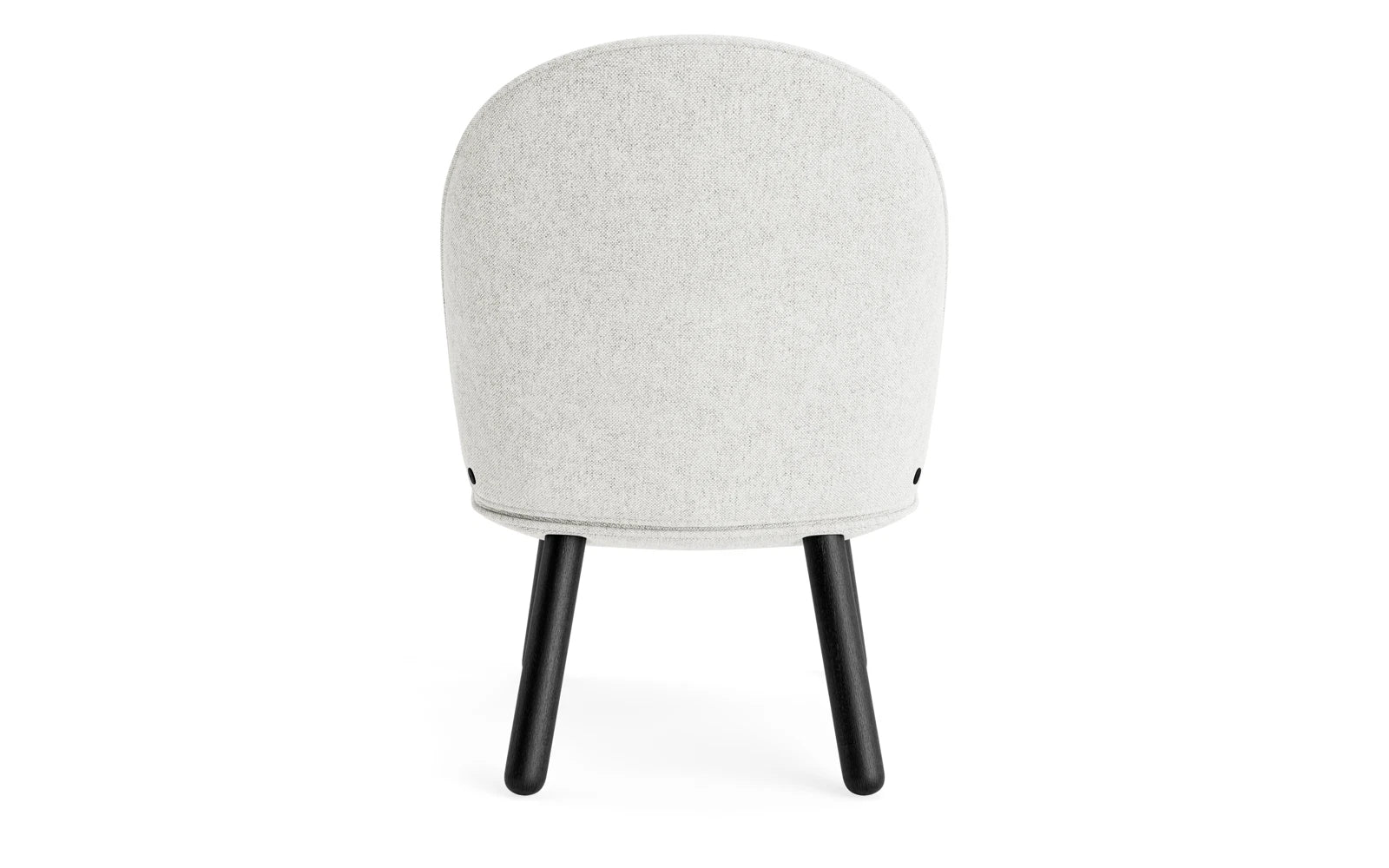 Stilvoller Ace Lounge-Sessel in schwarzer Eiche, bezogen mit Hallingdal-Stoff – ideal für modernes Wohnen und entspannte Stunden.
