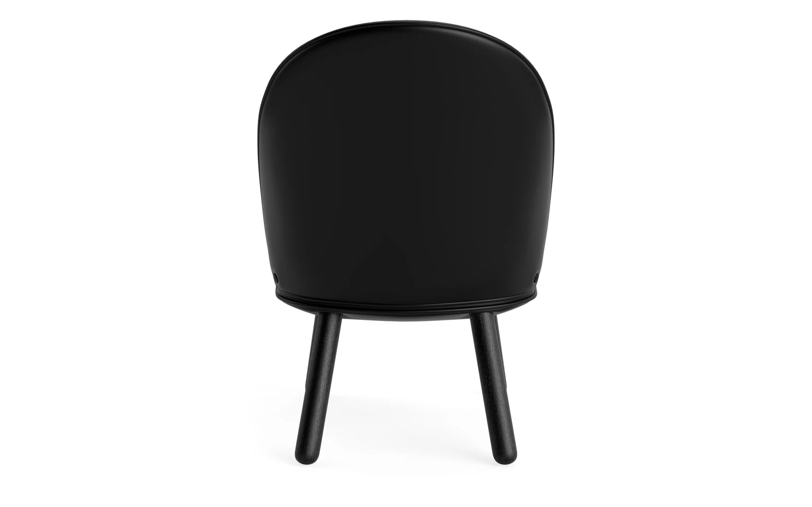 Moderner Ace Lounge-Sessel aus schwarzer Eiche, ideal für zeitgemäße Interiors und entspannende Momente.
