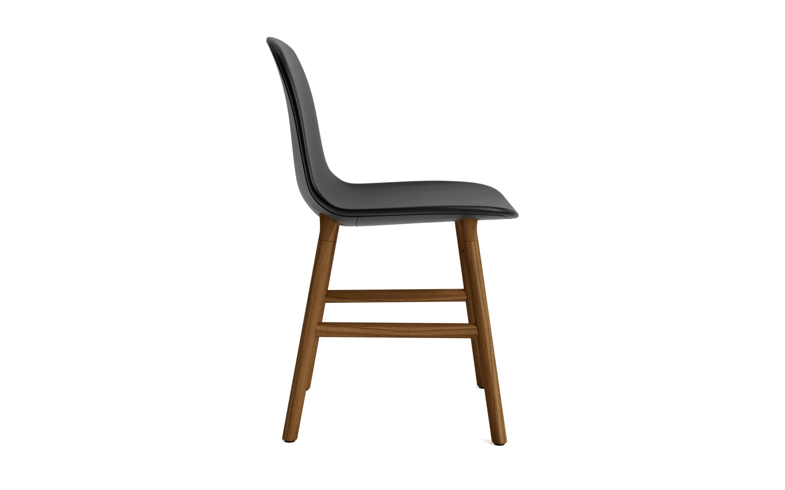 Eleganter gepolsterter Form Stuhl in Walnuss Ultra von Normann Copenhagen, ideal für modernes Wohndesign und komfortable Sitzgelegenheiten.