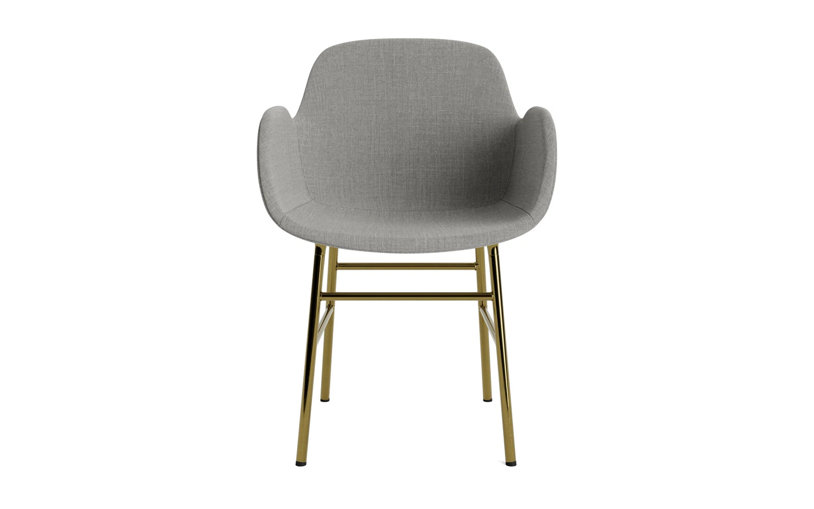 Erleben Sie den Form Lehnstuhl gepolstert Messing Remix von Normann Copenhagen – ein elegantes Möbelstück, das zeitloses Design mit höchstem Sitzkomfort vereint.
