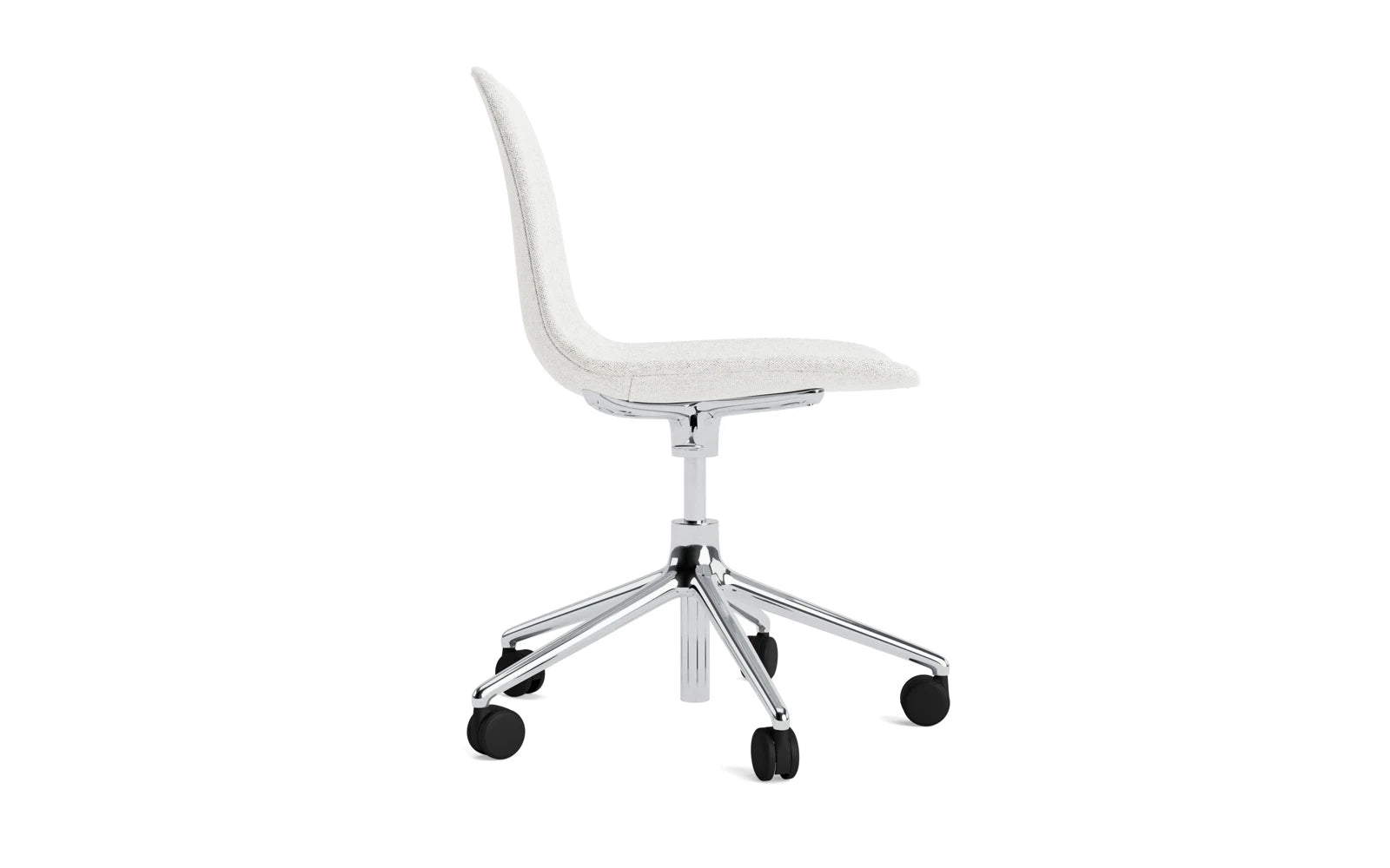 Moderner Form Drehstuhl von Normann Copenhagen mit 5 Rollen, vollgepolstert in Hallingdal, ideal für stilvolle Büros.