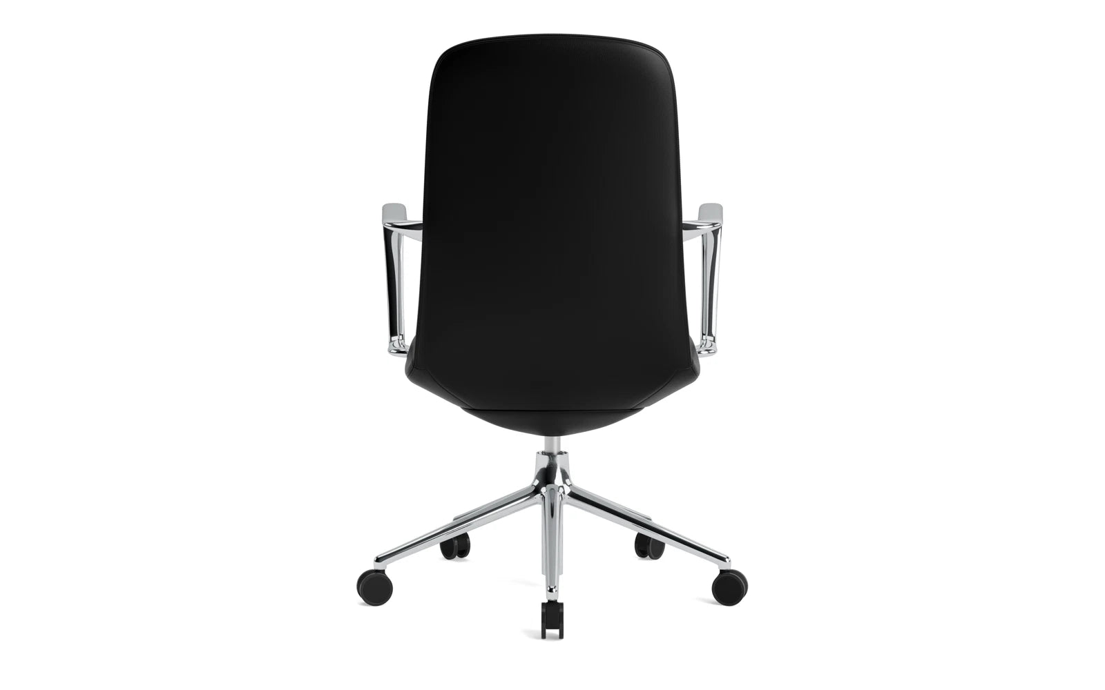 Entdecken Sie den Off Armchair von Normann Copenhagen: Stilvolles, niedriges Design mit Drehgestell, Rollen und hochwertigem Ultra Leder für optimalen Komfort.