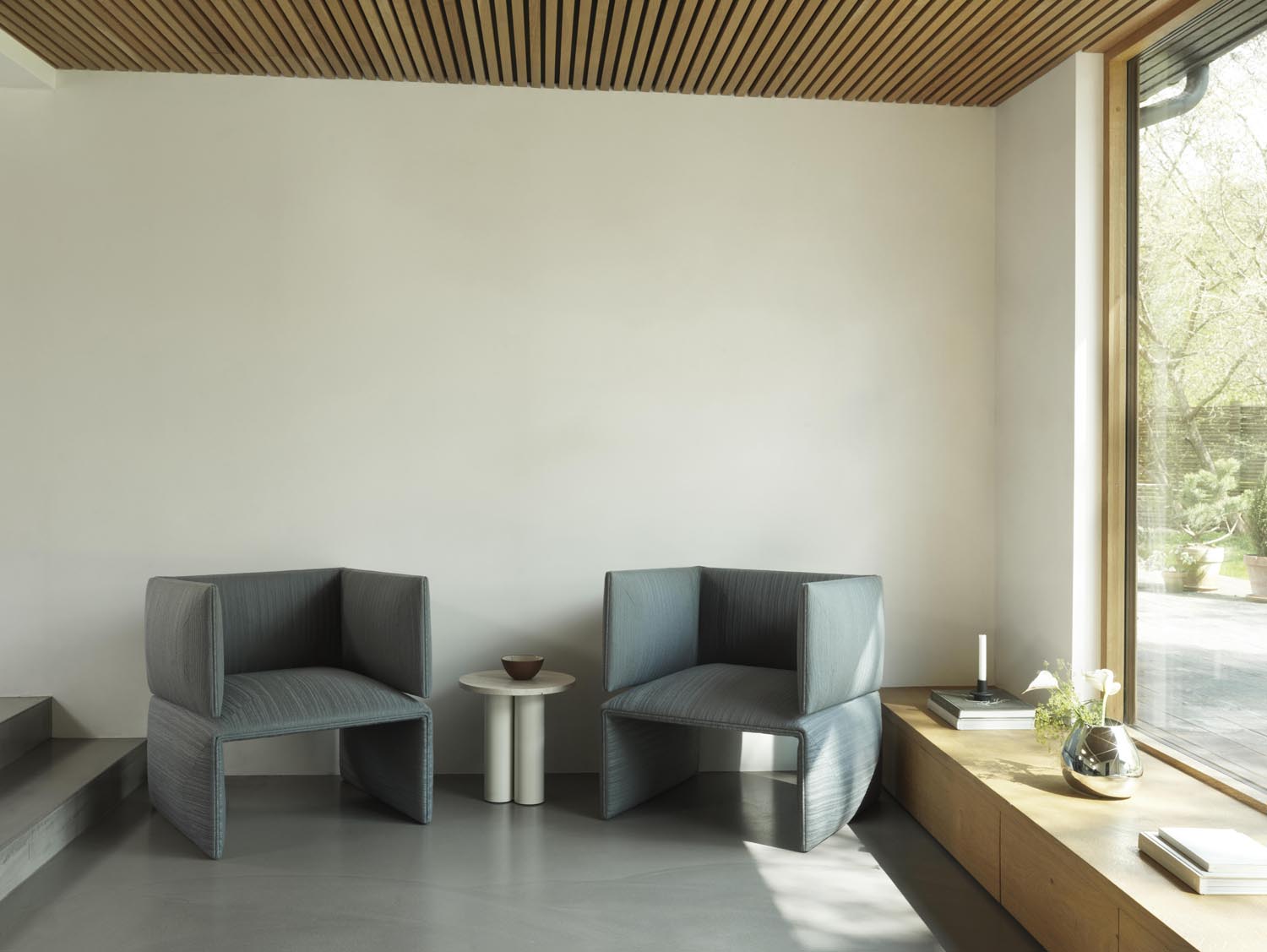 Erleben Sie den Fold Lounge-Sessel Remix von Normann Copenhagen – ein skulpturales Meisterwerk, das modernes Design und Funktionalität harmonisch verbindet.