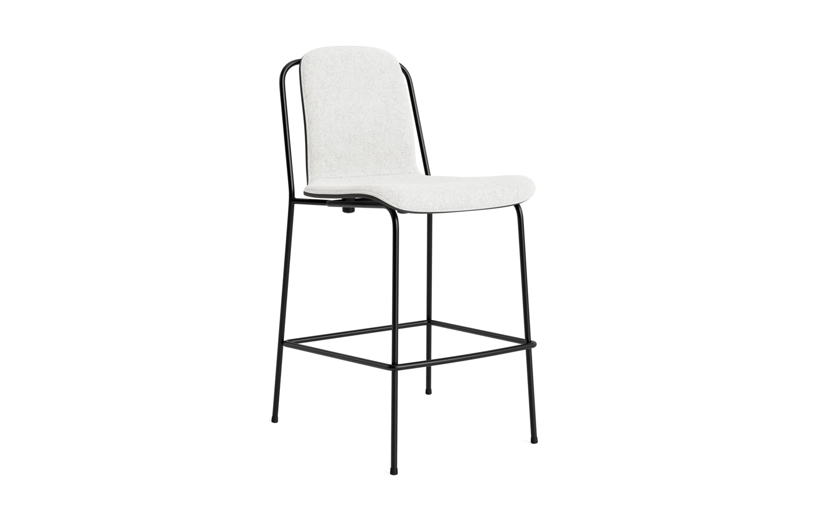Erleben Sie den Studio Barstuhl 65 cm von Normann Copenhagen – ein stilvolles Möbelstück aus schwarzem Stahl und Hallingdal-Stoff, das Eleganz und Funktionalität perfekt kombiniert.