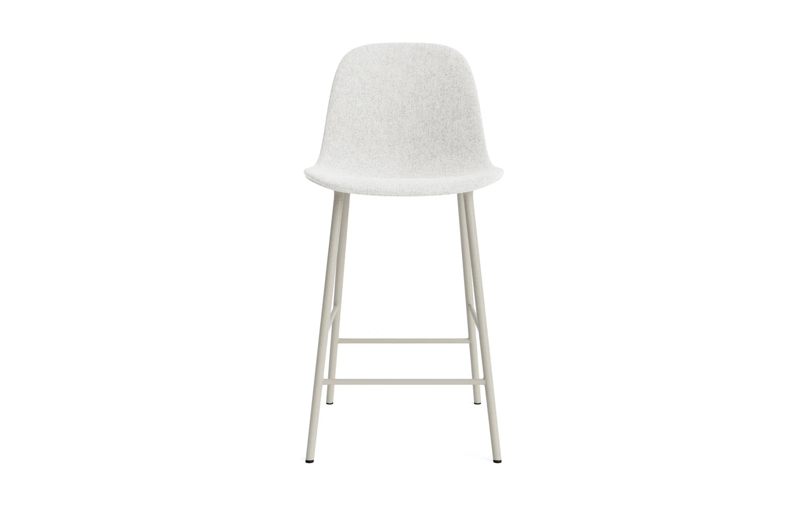 Erleben Sie den stilvollen Form Barstuhl 65 cm in gepolstertem Hellgrau und robustem Stahl von Normann Copenhagen – ideal für moderne Wohnräume.