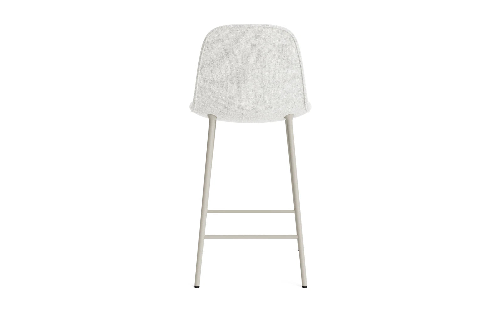 Entdecken Sie den eleganten Form Barstuhl mit 65 cm Sitzhöhe, gepolstert in Hellgrau und ausgestattet mit einem stabilen Stahlgestell von Normann Copenhagen.