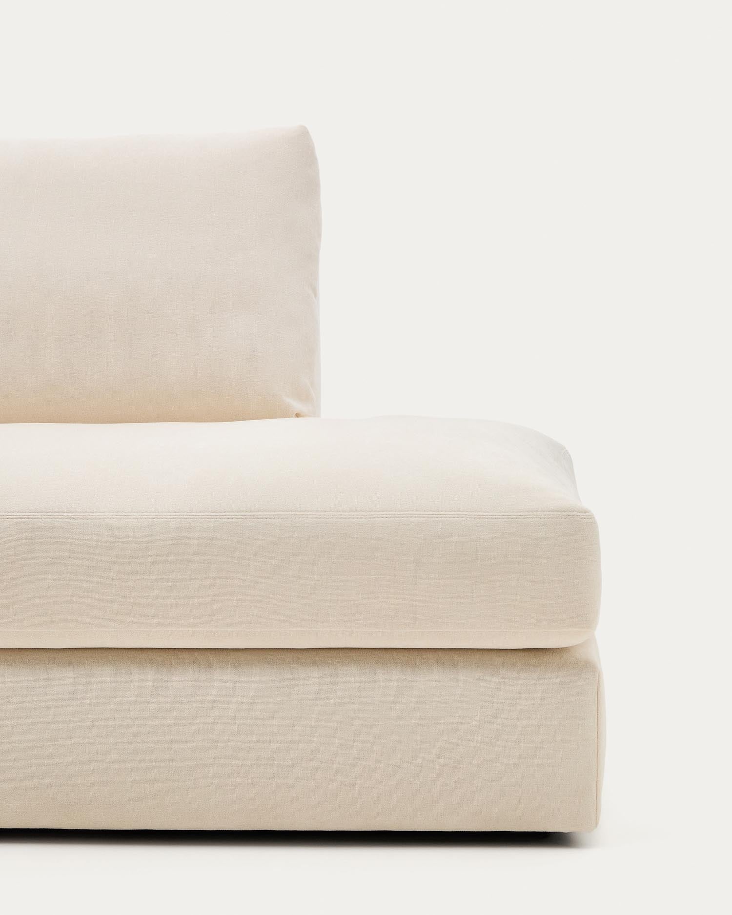 Modulares Sofa Alea von Kave Home für 5 Personen, mit elegantem Chenille-Bezug und praktischer Chaiselongue auf der linken Seite.