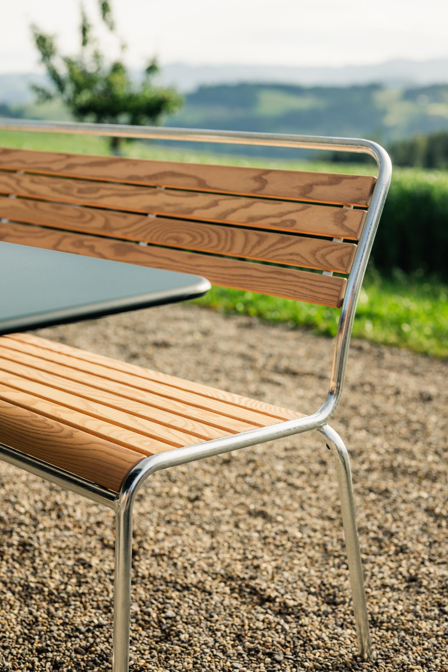 Schaffner Rigi 3er-Gartenbank aus Schweizer Eschenholz, wetterfest, robust, stilvolles Design, perfekt für Garten, Terrasse und Outdoor-Bereiche.