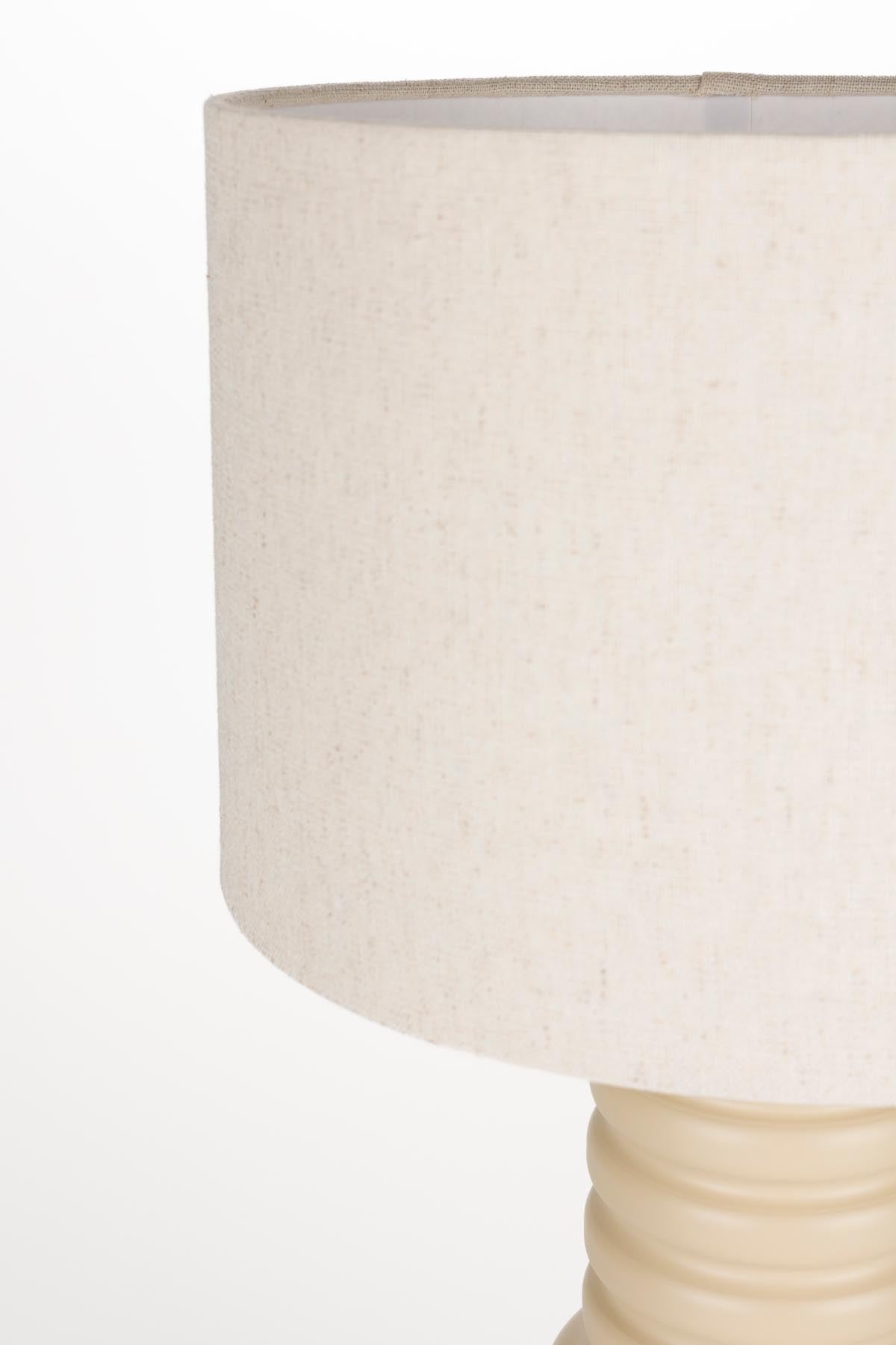 Elegante Tischlampe Six von Zuiver in sanftem Beige, ideal für stimmungsvolle Beleuchtung und geschmackvolle Einrichtung in jedem Zuhause.