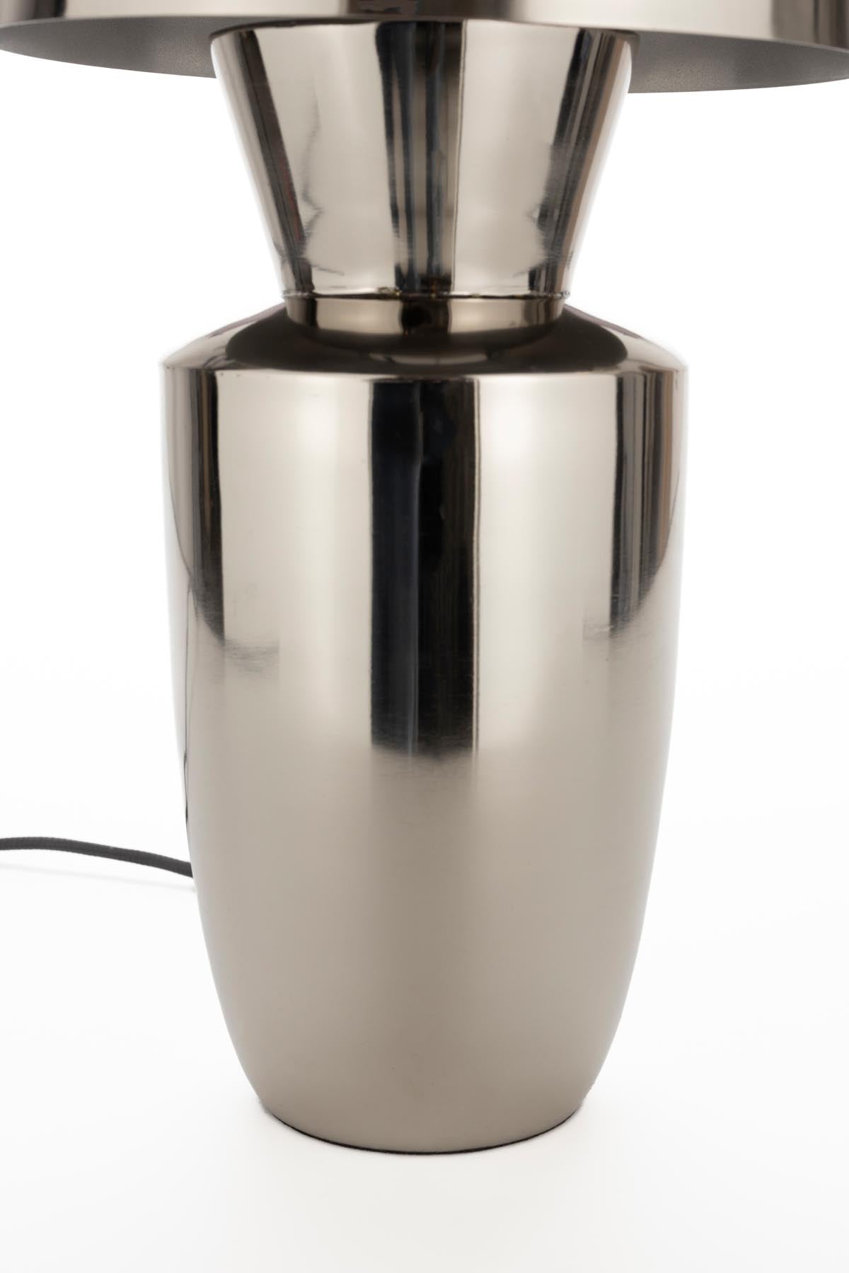 Stilvolle Tischlampe Classy von Zuiver in glänzendem Silber, perfekt für eine gemütliche Atmosphäre und zeitgemäße Einrichtung.