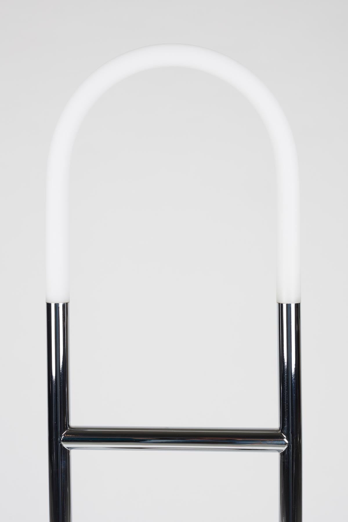Moderne Stehleuchte Arch von Zuiver mit geschwungenem Design, perfekt für eine stilvolle Beleuchtung und Akzentuierung in Ihrem Zuhause.