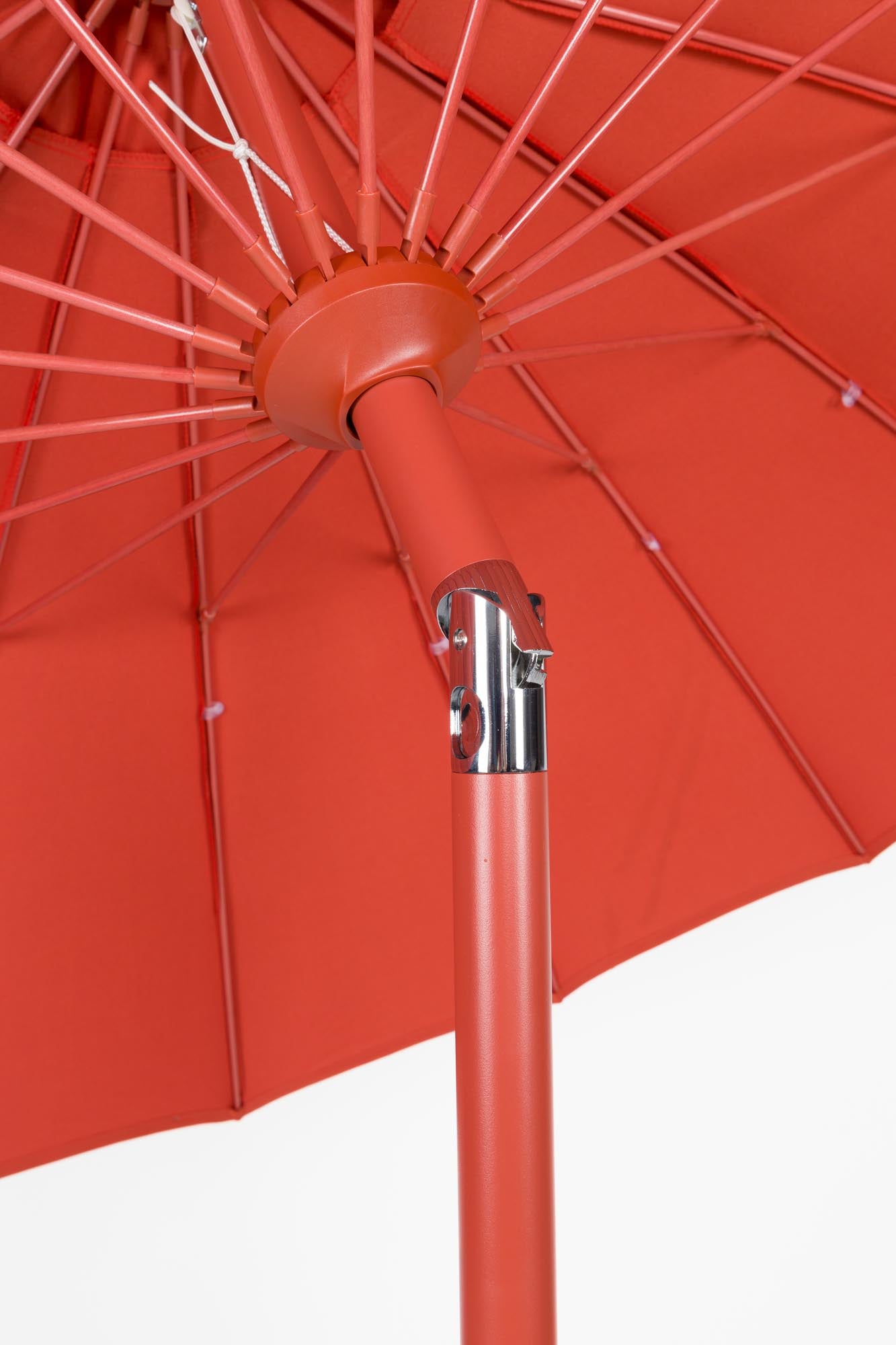Genießen Sie stilvollen Sonnenschutz mit dem Sunbrella Sunshine Set Marsala von Zuiver – robust, elegant und perfekt für Ihre Terrasse.