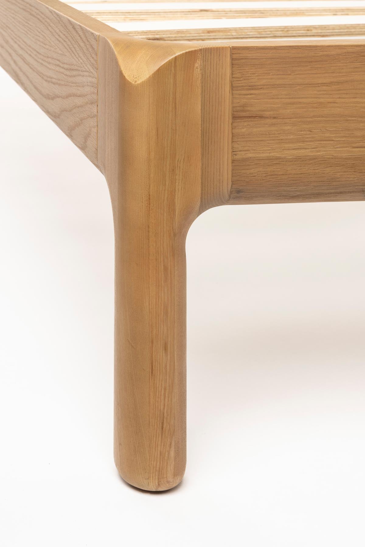 Bett Storm Natural 160 in Natural präsentiert im Onlineshop von KAQTU Design AG. Bett ist von Zuiver