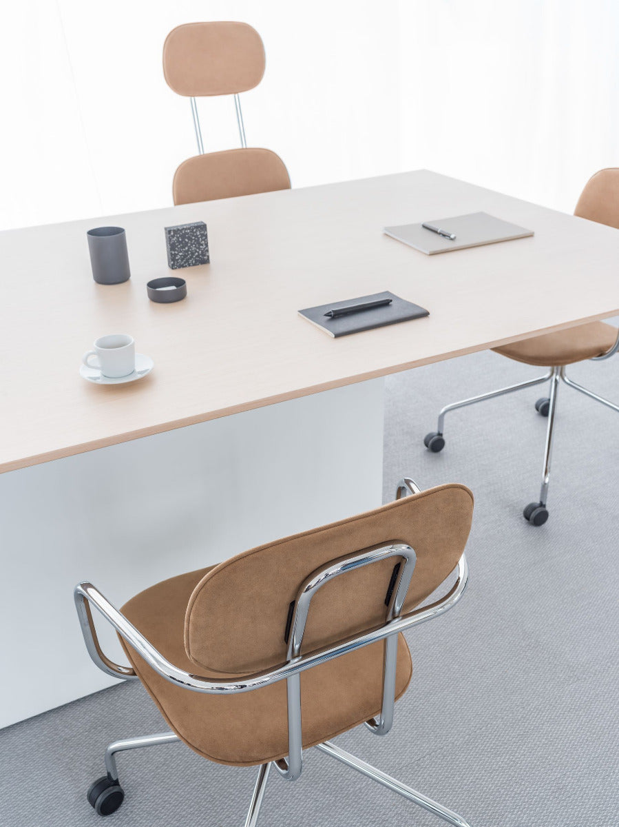 Gravity GAV7 - Chefzimmer-tisch in Furnier Amerkian. Nussbaum präsentiert im Onlineshop von KAQTU Design AG. Schreibtisch ist von Mdd