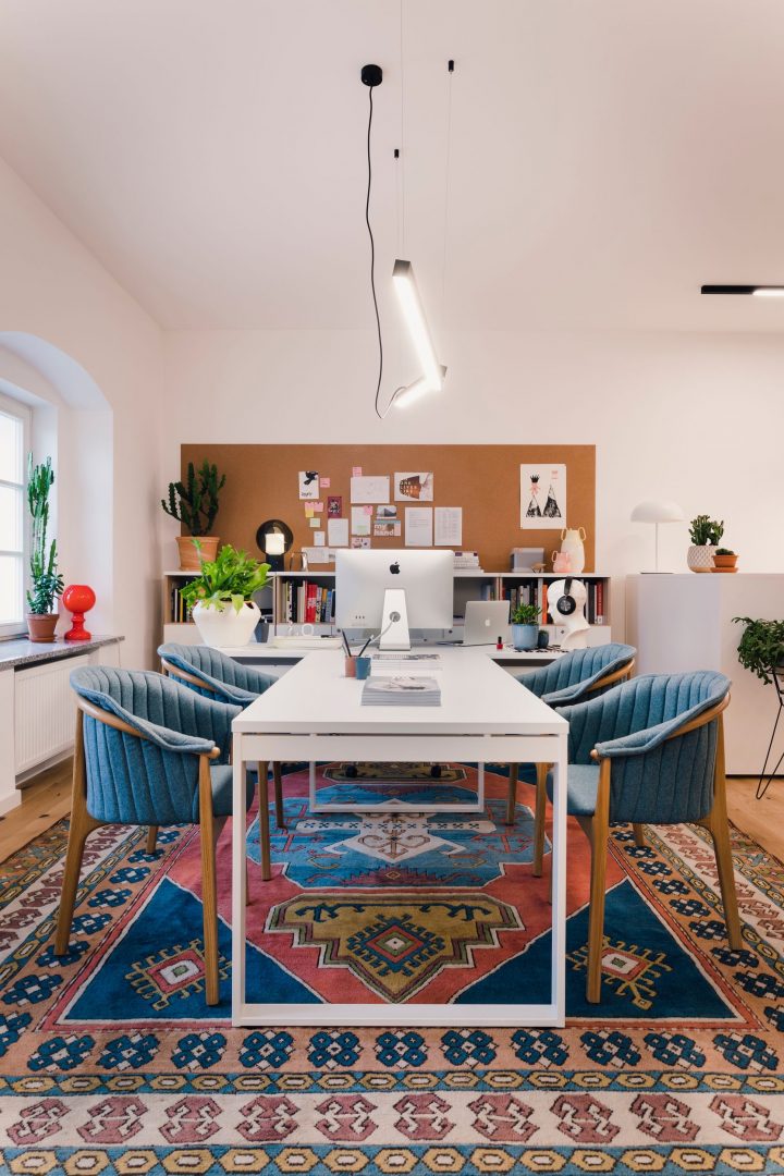 Ogi Q BOQ10E3 - Schreibtisch in Honigeiche präsentiert im Onlineshop von KAQTU Design AG. Schreibtisch ist von Mdd