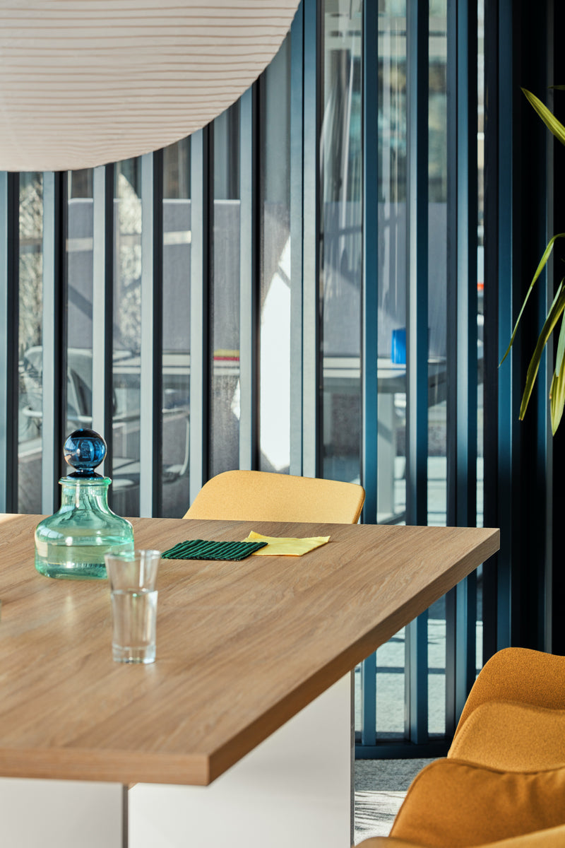 Mito MIT25 - Chefzimmer-Tisch in Bernsteineiche präsentiert im Onlineshop von KAQTU Design AG. Schreibtisch ist von Mdd