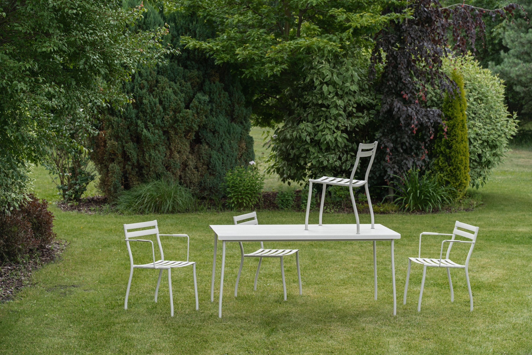 Flaner FLR05 - Tisch in Türkis präsentiert im Onlineshop von KAQTU Design AG. Gartentisch ist von Mdd