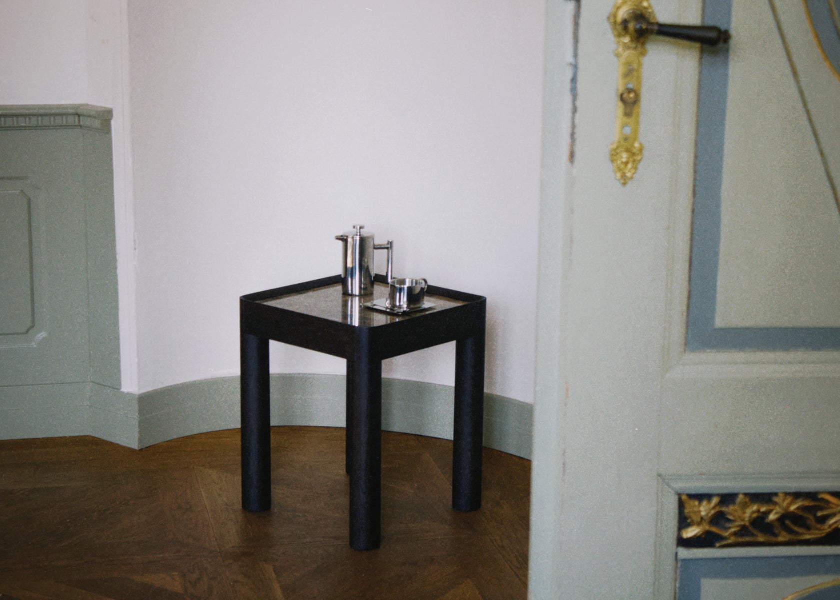 Inset IST1166 - Beistelltisch in Dunkel Eiche präsentiert im Onlineshop von KAQTU Design AG. Beistelltisch ist von Tamo