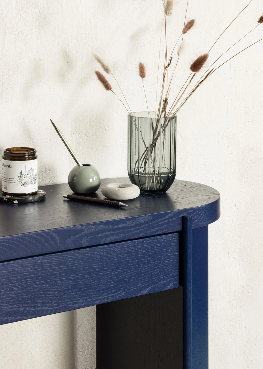 Kiru KIRK01 - Konsole in Eiche Kobalt präsentiert im Onlineshop von KAQTU Design AG. Konsolentisch ist von Tamo