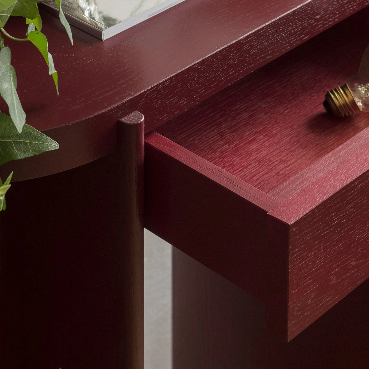 Kiru KIRK01 - Konsole in Eiche Kobalt präsentiert im Onlineshop von KAQTU Design AG. Konsolentisch ist von Tamo