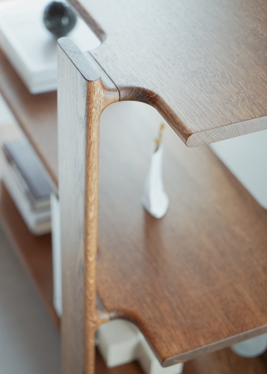 Ligo LGB1112 - Holz-Regal in Eiche Natur präsentiert im Onlineshop von KAQTU Design AG. Standregal ist von Tamo