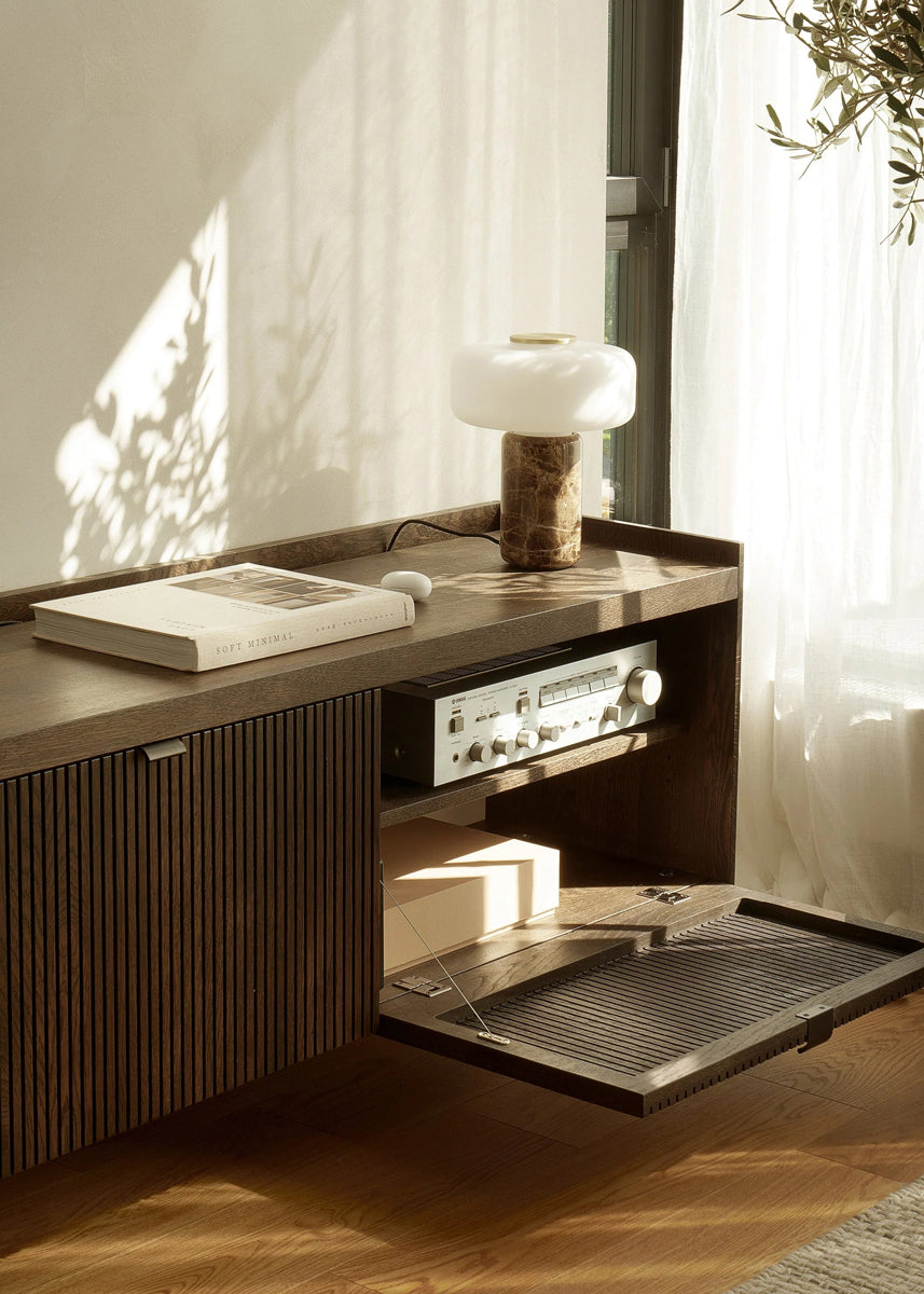 Meda MDA03 - TV-Schrank in Eiche Natur präsentiert im Onlineshop von KAQTU Design AG. TV-Möbel ist von Tamo