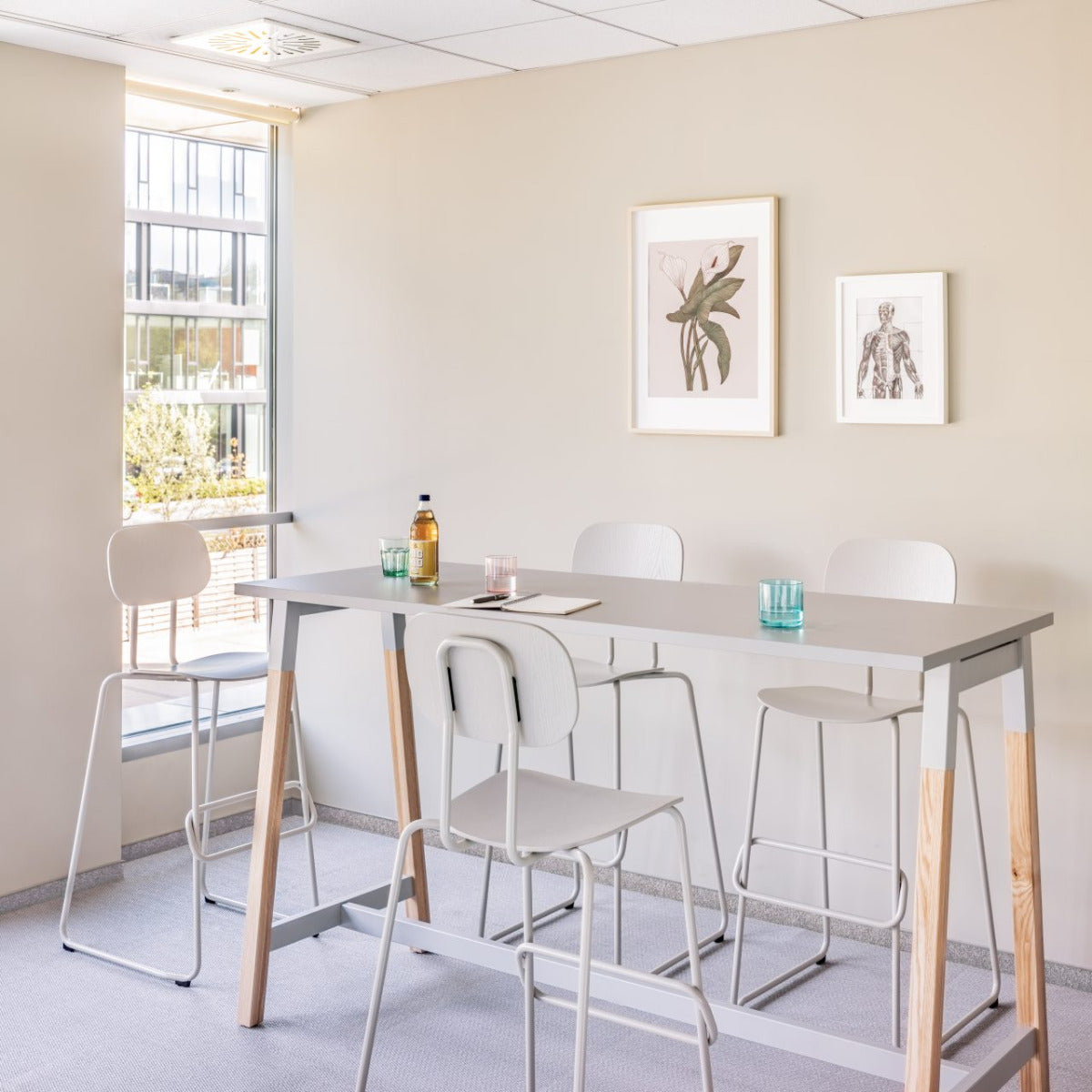 Ogi W PSD726 - Stehtisch in Honigeiche präsentiert im Onlineshop von KAQTU Design AG. Hochtisch ist von Mdd