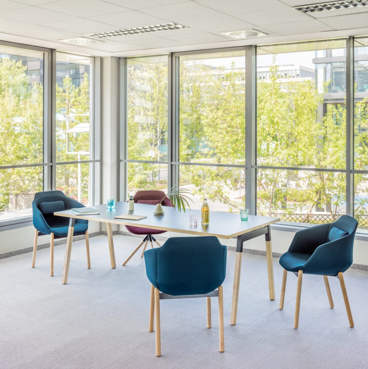 Ogi W PLD12E - Tisch mit Holzbeinen in Weiss Pastell präsentiert im Onlineshop von KAQTU Design AG. Esstisch ist von Mdd