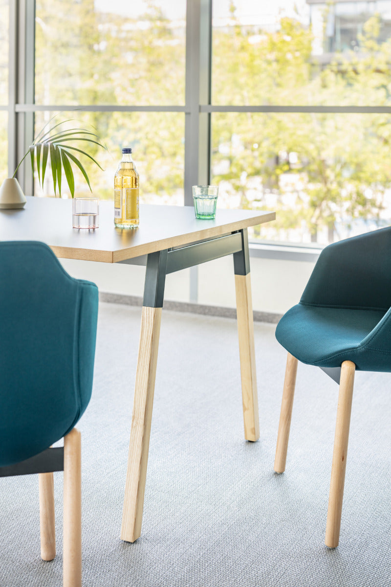 Ogi W PLD12E - Tisch mit Holzbeinen in Weiss Pastell präsentiert im Onlineshop von KAQTU Design AG. Esstisch ist von Mdd