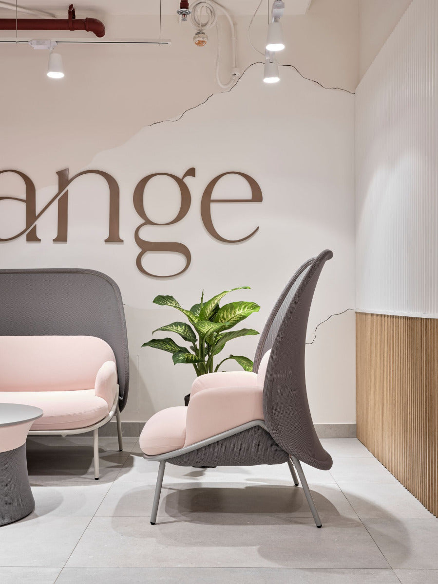 Mesh MF1M - Sessel in Ziegelrot präsentiert im Onlineshop von KAQTU Design AG. Sessel ist von Mdd
