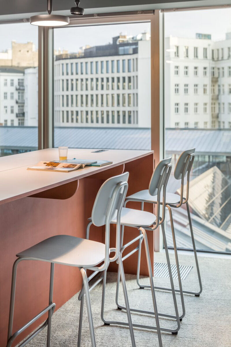 New School N1N05H - Barhocker aus Sperrholz in Blau präsentiert im Onlineshop von KAQTU Design AG. Barhocker ist von Mdd