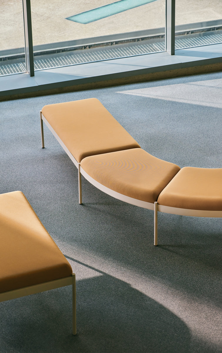 Nora NOR102 - Modulares Sitzsystem in Ziegelrot präsentiert im Onlineshop von KAQTU Design AG. Modulares Sofa ist von Mdd