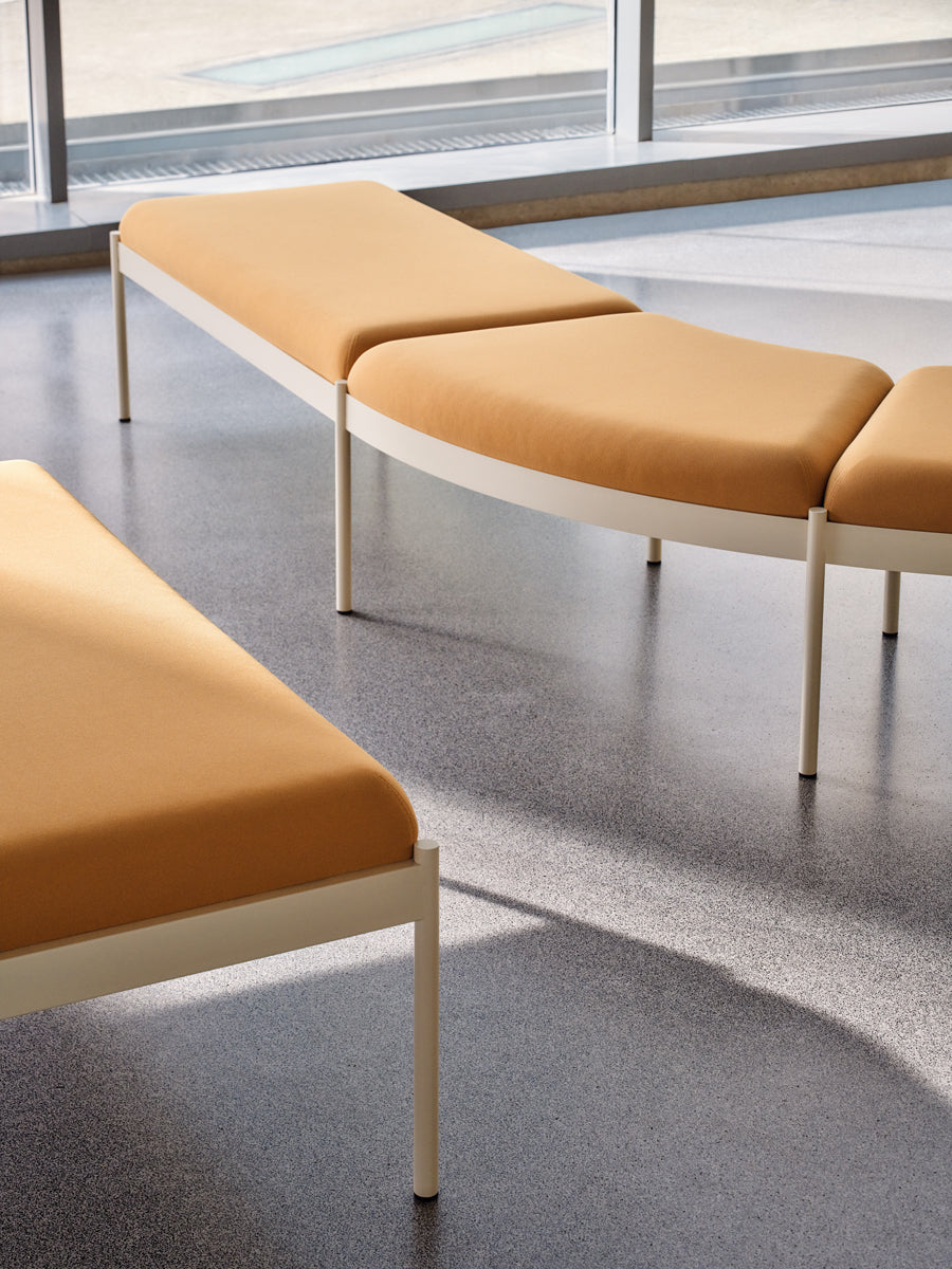 Nora NOR401 - Modulares Sitzsystem in Ziegelrot präsentiert im Onlineshop von KAQTU Design AG. Sofa ist von Mdd