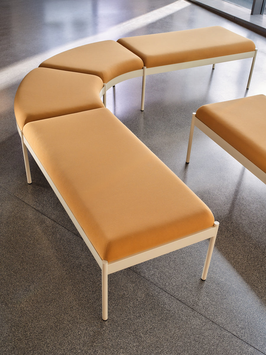 Nora NOR401 - Modulares Sitzsystem in Ziegelrot präsentiert im Onlineshop von KAQTU Design AG. Sofa ist von Mdd