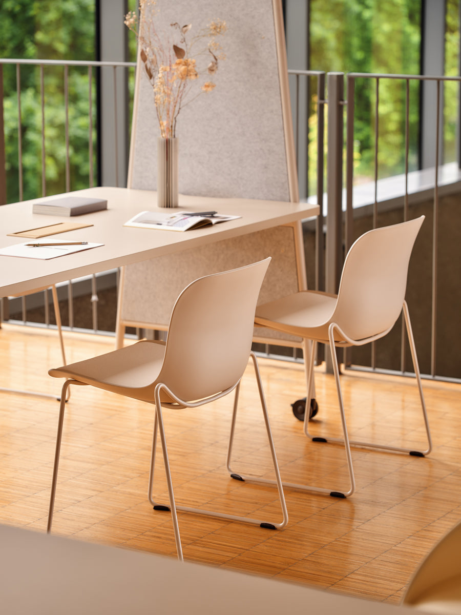 Ampla AURZ02 - Tisch in Eiche Natur präsentiert im Onlineshop von KAQTU Design AG. Esstisch ist von Mdd