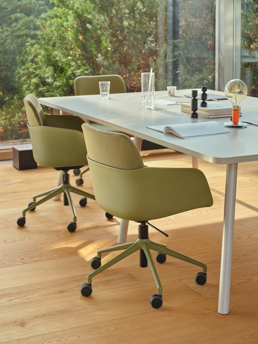 Echo ETM1024R - Tisch in Honigeiche präsentiert im Onlineshop von KAQTU Design AG. Esstisch ist von Mdd
