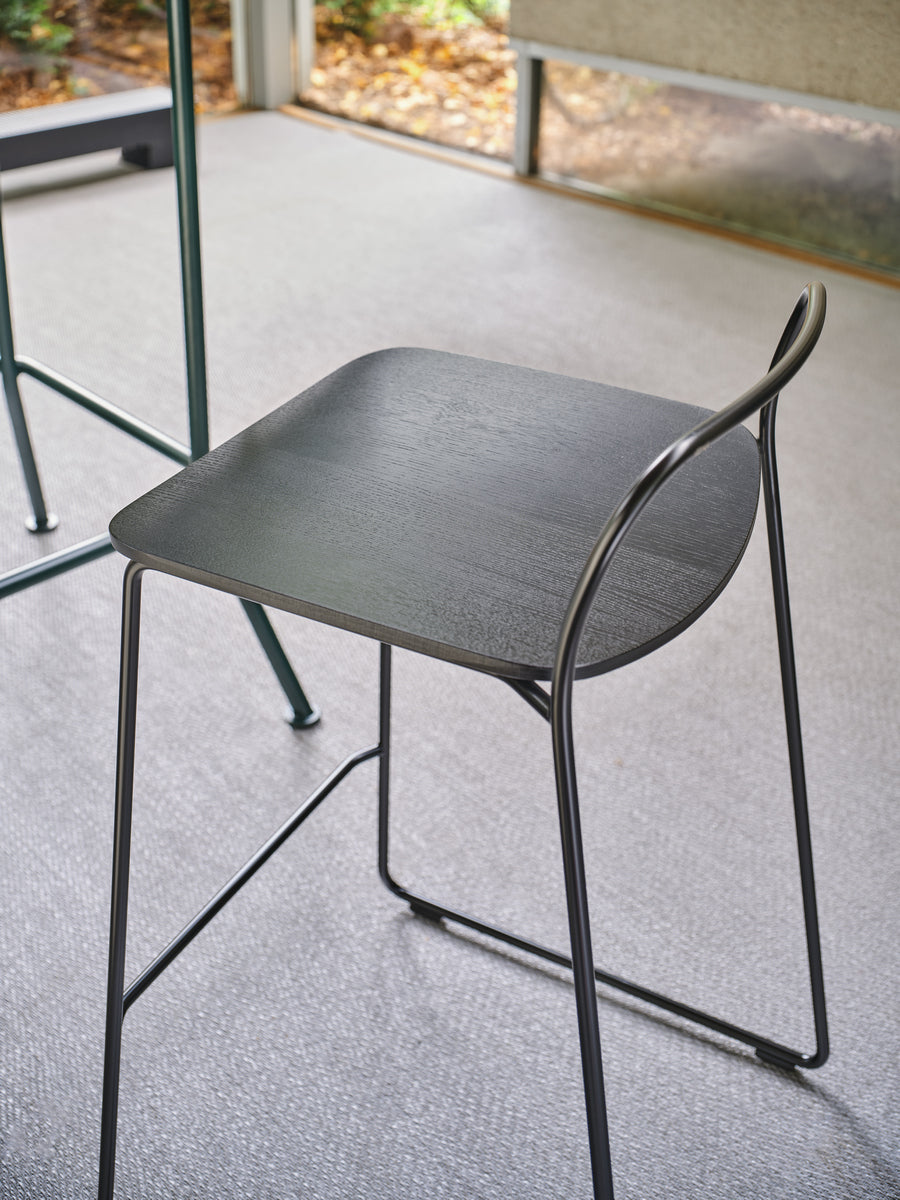 Afi AF06 - Barhocker in Eiche Natur präsentiert im Onlineshop von KAQTU Design AG. Barhocker ist von Mdd