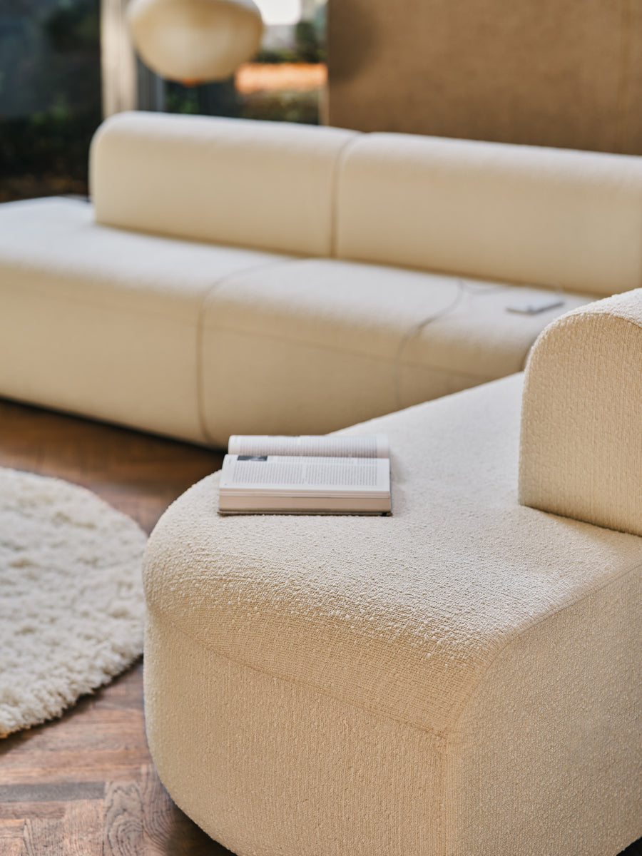 Artiko AT19 - Sofa in Vanille präsentiert im Onlineshop von KAQTU Design AG. Sofa ist von Mdd